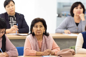 Фотография к новости: Yessenov University переучивает пожилых казахстанцев на гидов-экскурсоводов