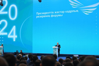 Фотография к новости: Токаев поручил увеличить количество женщин и молодёжи на госслужбе