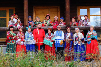 Фотография к новости: Поём песни Жубанова и Калдаякова: как русский хор из Актобе прославился за рубежом