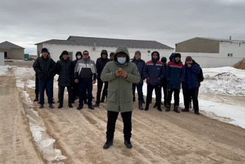 Фотография к новости: Безработные Жетыбая потребовали трудоустроить их вместо увольняемых сотрудников Westoil