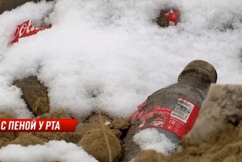 Фотография к новости: Дети пьют просроченную газировку с мусорной свалки под Актау