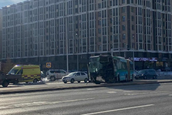 Фотография к новости: Жуткое ДТП с участием автобуса и грузовика в Астане: погибла женщина