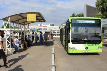 Фотография к новости: Чиновников Узбекистана обязали раз в месяц пересаживаться на автобусы