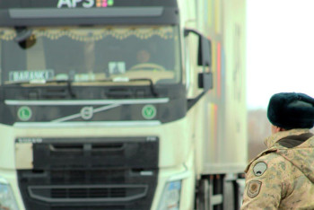 Фотография к новости: О скоплении авто на госгранице предупредили казахстанские пограничники