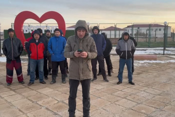 Фотография к новости: Забастовка рабочих в Мангистау: жители нескольких сёл претендуют на места уволенных сотрудников