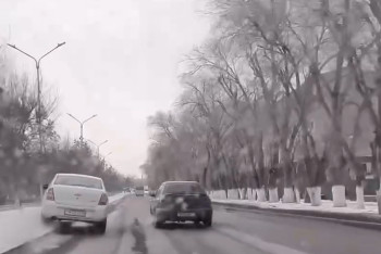 Фотография к новости: Эпичную погоню за подозреваемым сняли на видео полицейские в Конаеве