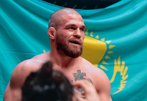 Фотография к новости: Казахстанский боец выиграл пари на 10 тысяч долларов