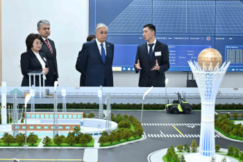 Фотография к новости: Президент ознакомился с "Мастерской Лу Баня" в Усть-Каменогорске