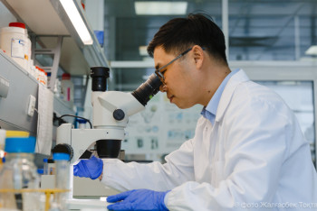 Фотография к новости: Надбавки к зарплате и творческие отпуска – в мажилисе приняли новый закон о науке