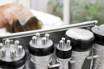 Фотография к новости: В Минздраве обратились к любителям посещать косметологов