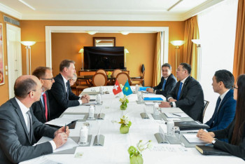 Фотография к новости: Швейцарские компании планируют выращивать фруктовые сады и производить вагоны в Казахстане