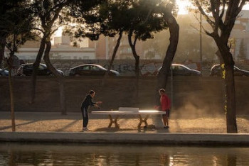 Фотография к новости: Столы для пинг-понга установили на берегу Каспия