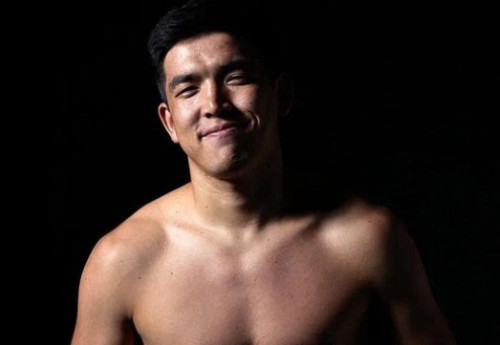 Фотография к новости: Шокирующим итогом завершился кулачный бой казахстанского боксёра