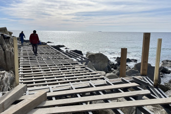 Фотография к новости: В Актау перестраивают участок скальной тропы