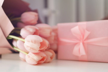 Фотография к новости: Стало известно, какие подарки хотят получить женщины на 8 марта