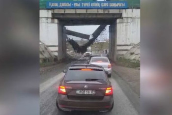 Фотография к новости: КТЖ оштрафовали из-за обрушения перильного ограждения