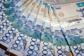 Фотография к новости: Казахстанцам, имеющим просрочки по платежам, запретят выдавать новые кредиты