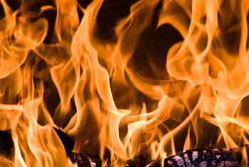 Фотография к новости: Жильцов 17-этажного дома эвакуировали в Алматы из-за пожара