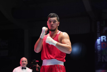 Фотография к новости: Казахстанский боксер стартовал с победы на турнире в Италии