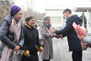 Фотография к новости: Аким Алматы поздравил жительниц города с весенним праздником
