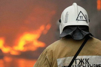 Фотография к новости: В канун праздника столичные пожарные спасли девушку