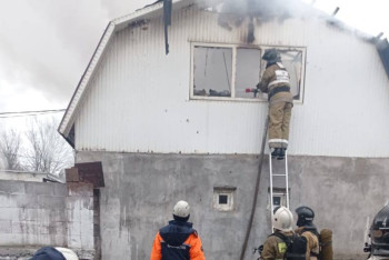 Фотография к новости: Пожар в деревообрабатывающем цехе потушили в Таразе