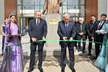 Фотография к новости: Токаев принял участие в церемонии открытия Центра детского творчества имени Курмангазы в Физули