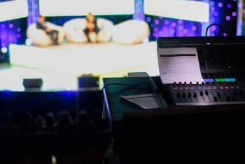 Фотография к новости: Ток-шоу на "Хабаре" закрыли после скандала с жертвой насилия