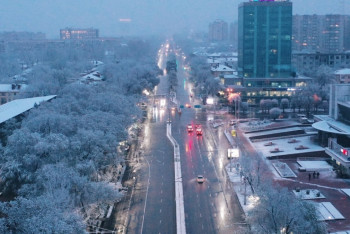 Фотография к новости: На борьбу с последствиями снегопада в Алматы вышло более 360 единиц техники