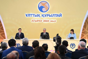 Фотография к новости: Президент Казахстана призвал интеллигенцию к единству