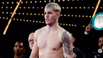 Фотография к новости: "Наследника Головкина" увезли в больницу после нокаута в бою с Елеусиновым