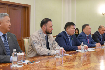 Фотография к новости: Ерлан Карин встретился с руководителями фракций мажилиса парламента