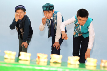 Фотография к новости: 400 учеников Алматы состязались в казахских национальных играх