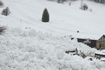Фотография к новости: Лавина обрушилась на курорт Алматы, где проходят реабилитацию дети с аутизмом