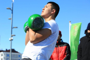 Фотография к новости: Наурыз мейрамы: более трёх тысяч участников соревновались в национальных играх в Астане