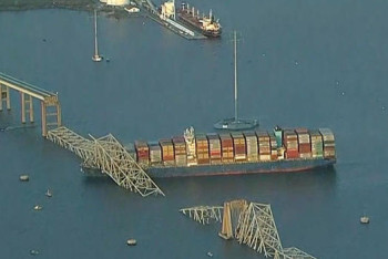 Фотография к новости: Автомобильный мост рухнул в США, шесть человек пропали без вести