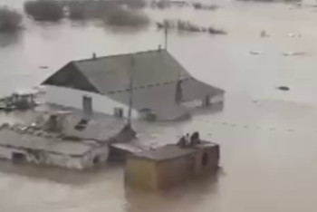 Фотография к новости: Вертолёт используют спасатели для помощи жителям сёл в Костанайской области