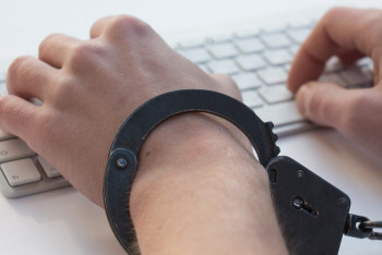 Фотография к новости: Долг в два миллиона долларов и "ломка": к чему приводит лудомания в Казахстане