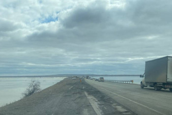 Фотография к новости: Дорожники за сутки восстановили размытый мост на трассе "Самара-Шымкент"