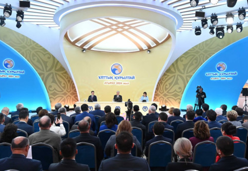 Фотография к новости: Поручения президента на курултае: как решения повлияют на развитие экономики, рассказал эксперт