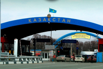 Фотография к новости: О скоплении машин перед пунктами пропуска предупредили пограничники