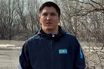 Фотография к новости: Чемпион мира по самбо в качестве волонтёра помогает предотвратить паводки в ЗКО