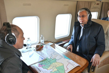 Фотография к новости: Глава государства совершил облет подтопленных территорий Западно-Казахстанской области