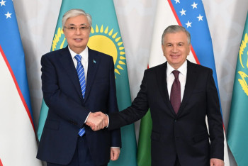 Фотография к новости: Касым-Жомарт Токаев провёл неформальную встречу с президентом Узбекистана