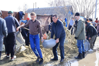 Фотография к новости: Более полусотни волонтёров пришли на помощь жителям Костанайской области