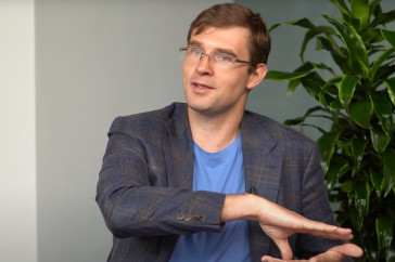 Фотография к новости: Шахматы в школах  и юношеский футбол: о проектах по развитию спорта рассказал  Тимур Турлов