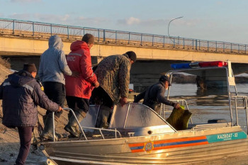 Фотография к новости: В СКО эвакуировали более 100 жителей сел