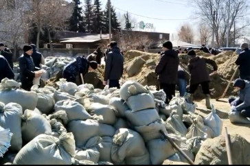 Фотография к новости: Затопленный приют для животных  и тысяча волонтёров: как живут костанайцы во время режима ЧС