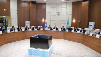 Фотография к новости: Более 9,8 тысячи волонтёров АНК задействованы в борьбе с паводками в РК