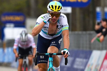 Фотография к новости: Казахстанский велогонщик выиграл королевский этап "Джиро  Д’Абруццо"